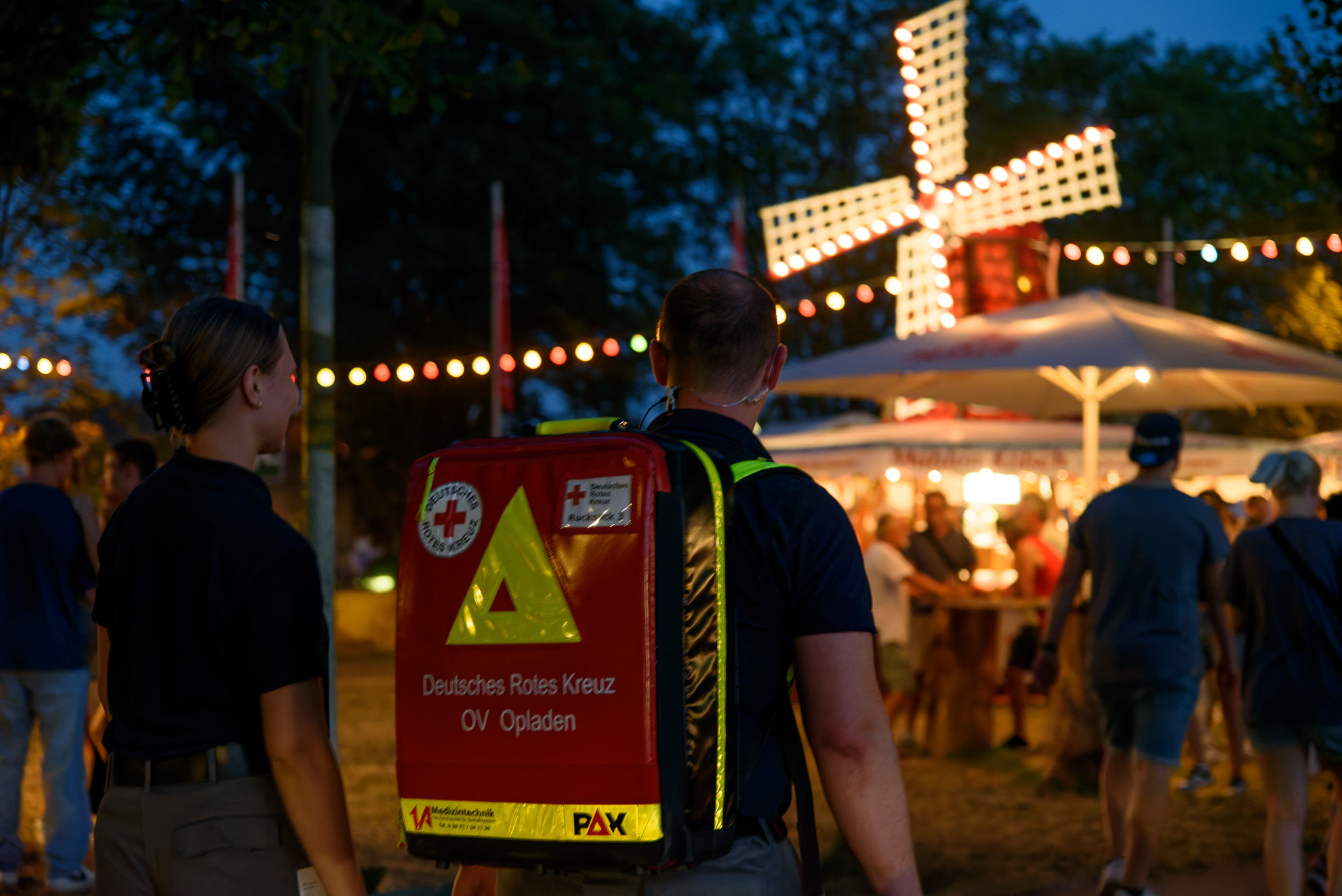 Bierbörse Zwei Sanitäter beim Dienst auf der Bierbörse